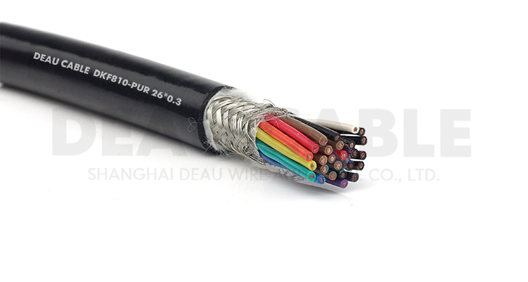 典型應用適用于連續(xù)往復運動下的安裝， 特別是工業(yè)作用環(huán)境下的頻繁彎曲場合， 如現(xiàn)代化機械標準部件的拖鏈中及物流系統(tǒng)、 操控系統(tǒng)、 機械自動化系統(tǒng)等。 數(shù)控機床、 電子設備、 五金沖壓、 木材石材機械、 玻璃與門窗機械、 注塑機、 機械 （人） 手、 建筑機械、 重型機器廠 、 汽車制造、 起重運輸設備、 自動化倉庫、 碼頭、 消防車等的室內(nèi)外環(huán)境需要屏蔽的場所。 特別應用重機械負荷， 海岸、 港口、野外， 高低溫、 高污染等惡劣環(huán)境場所。