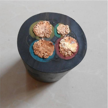 卷筒電纜、抗拉卷筒電纜應(yīng)用：港口機(jī)械，盾構(gòu)機(jī)，斗輪機(jī)，取料機(jī)，堆料機(jī)，挖掘設(shè)備，大壩升降閘門(mén)及各類(lèi)重型移動(dòng)設(shè)備的電機(jī)驅(qū)動(dòng)卷筒、彈簧控制卷筒、起升系統(tǒng)適合干燥或潮濕的室內(nèi)或戶(hù)外，可運(yùn)用于高機(jī)械應(yīng)力并具有拉伸和扭轉(zhuǎn)應(yīng)力的應(yīng)用場(chǎng)合