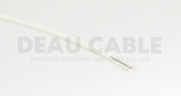 特點(diǎn)/用途：具有優(yōu)良的耐腐蝕性能，抗油、強(qiáng)酸、抗強(qiáng)堿、強(qiáng)氧化劑等；具有優(yōu)良的電絕緣性能、耐高電壓、高頻損耗小、不吸潮、絕緣電阻大；具有優(yōu)良的耐燃、耐老化性能、使用壽命長(zhǎng)。電子行業(yè)中，可用于溫度補(bǔ)償導(dǎo)線，耐低溫導(dǎo)線，高溫加熱導(dǎo)線，耐老化電線及阻燃電線；家用電器行業(yè)中，可用于空調(diào)機(jī)，微波爐，電子消毒柜，電飯堡，電子熱水瓶，電暖器，電烤箱，電炒鍋，燈具燈飾等的內(nèi)部布線。