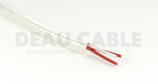 特點(diǎn)/用途：具有優(yōu)良的耐腐蝕性能，抗油、強(qiáng)酸、抗強(qiáng)堿、強(qiáng)氧化劑等；具有優(yōu)良的電絕緣性能、耐高電壓、高頻損耗小、不吸潮、絕緣電阻大；具有優(yōu)良的耐燃、耐老化性能、使用壽命長(zhǎng)。電子行業(yè)中，可用于溫度補(bǔ)償導(dǎo)線，耐低溫導(dǎo)線，高溫加熱導(dǎo)線，耐老化電線及阻燃電線；家用電器行業(yè)中，可用于空調(diào)機(jī)，微波爐，電子消毒柜，電飯堡，電子熱水瓶，電暖器，電烤箱，電炒鍋，燈具燈飾等的內(nèi)部布線。